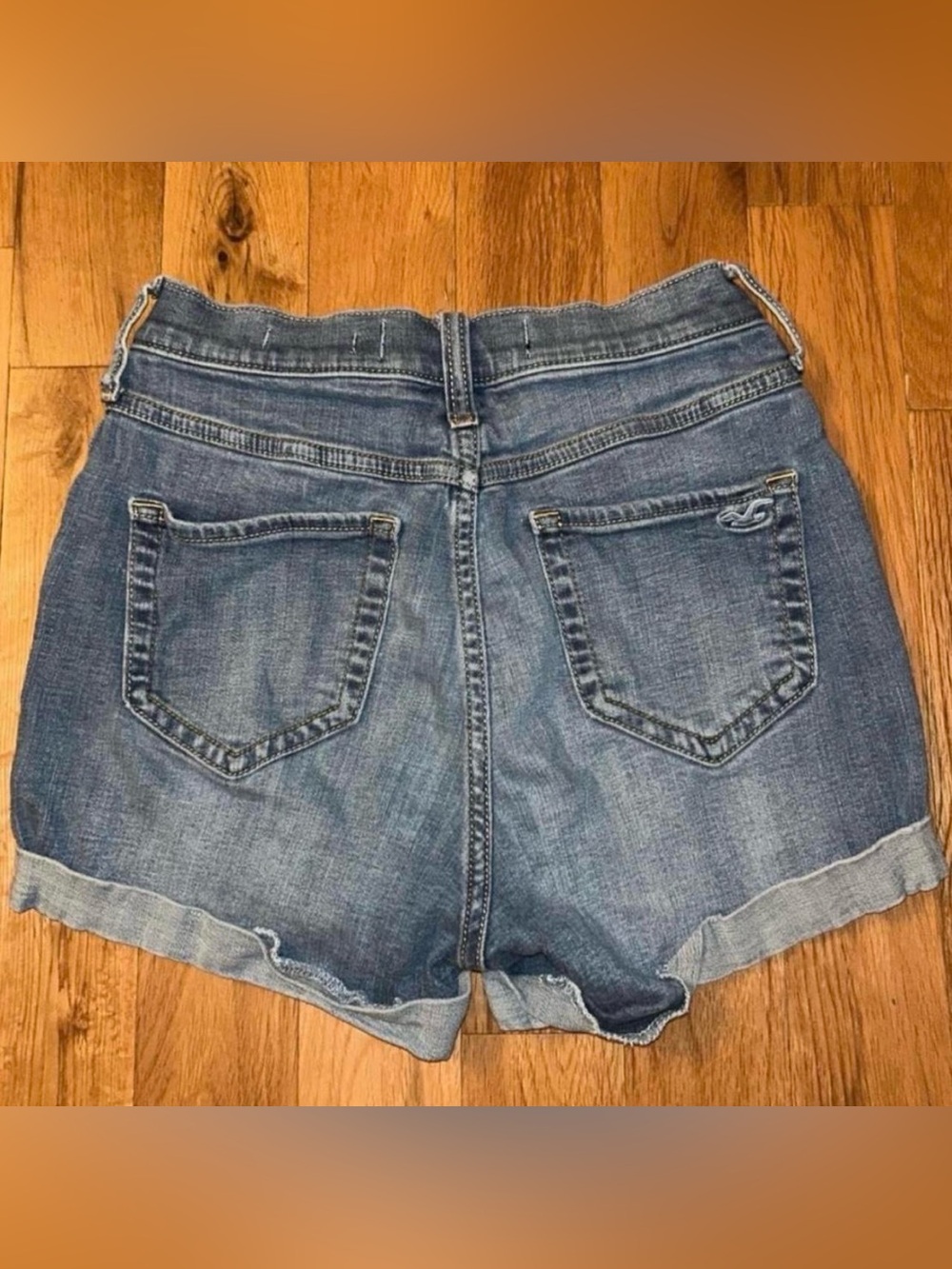 Hollister Women's High-Rise Denim Shorts - Picture 2 of 3